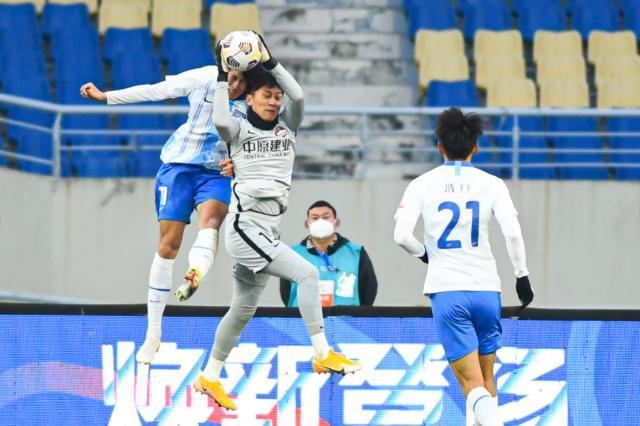 如意体育-【中超】苏缘杰错失进球良机 天津0比0闷平10人河南